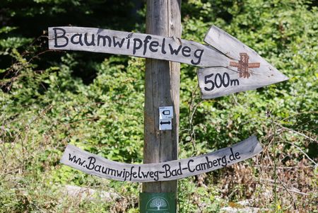 Hinweisschild Baumwipfelweg Bad Camberg